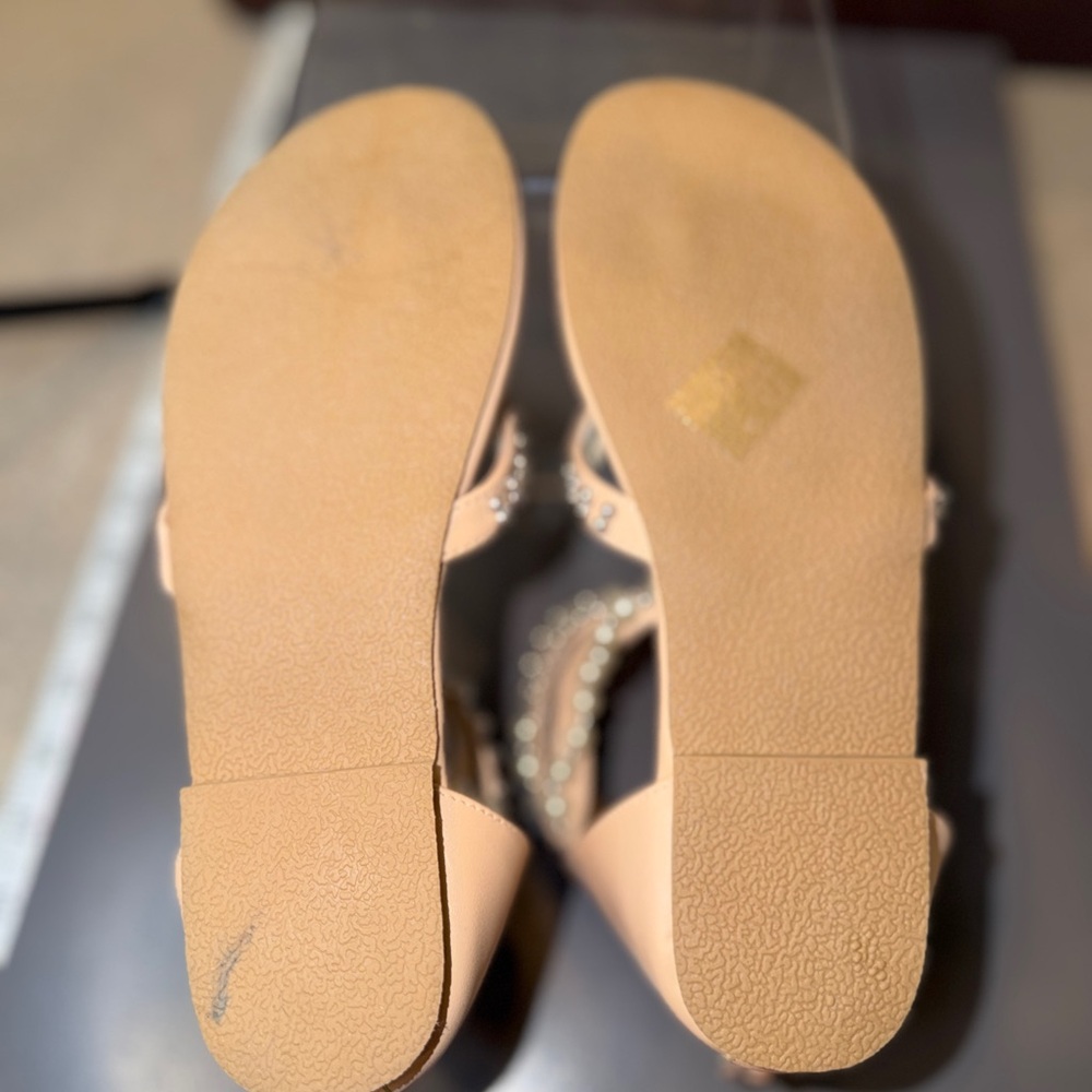 Elegant Tan Sandals with Faux Pearl Accents - Picture 3 of 4